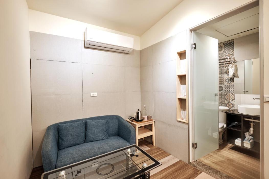 小黑琵416輕旅 Little Happy Hostel Tainan Exterior photo