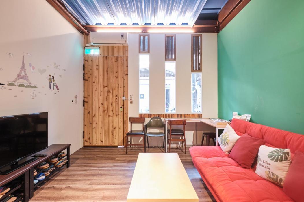 小黑琵416輕旅 Little Happy Hostel Tainan Exterior photo